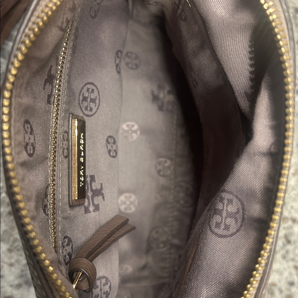 Tory Burch Taylor Camera Bag, Taupe Brown, Pebbled Leather - Picture 8 of 11
